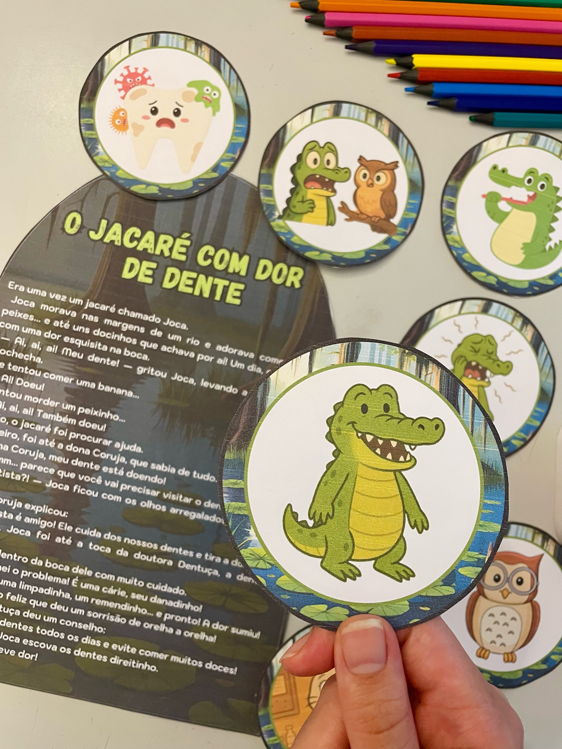 LUVA DE HISTÓRIA - O JACARÉ COM DOR DE DENTE - Imagem 3