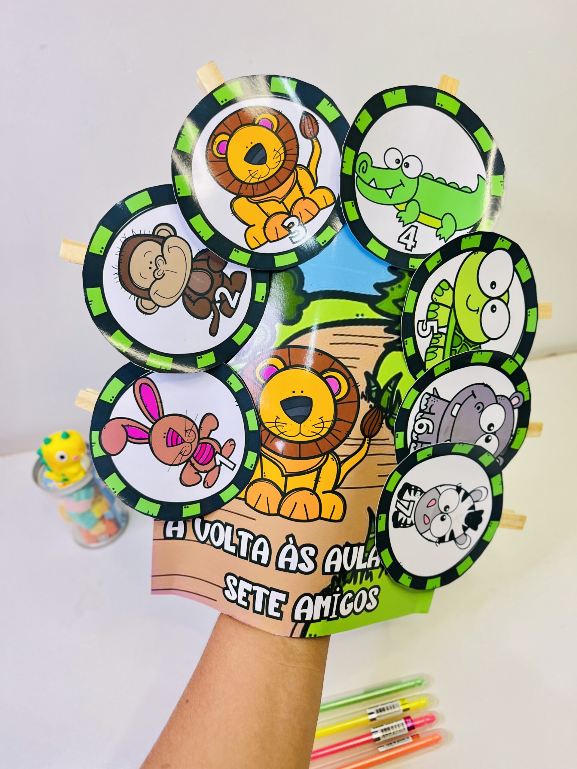 HISTÓRIA NA LUVA- A VOLTA ÀS AULAS DOS SETE AMIGOS. - Imagem 3