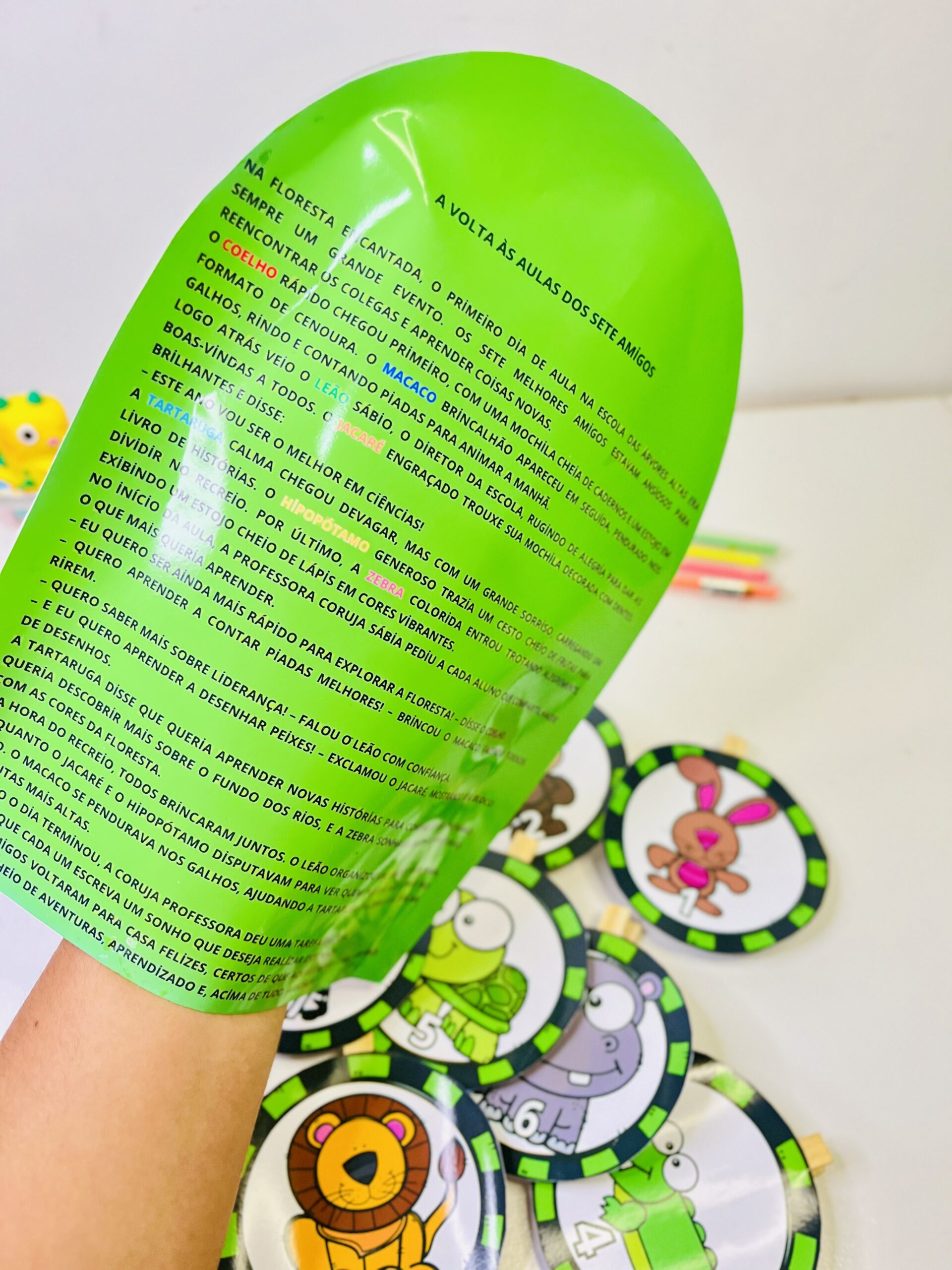 HISTÓRIA NA LUVA- A VOLTA ÀS AULAS DOS SETE AMIGOS. - Imagem 4