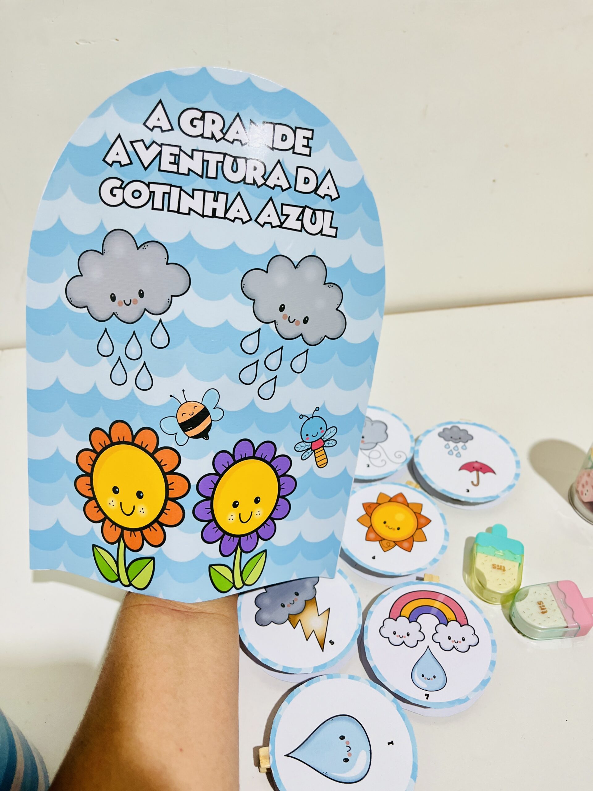 HISTÓRIA NA LUVA- A GRANDE AVENTURA DA GOTINHA AZUL - Imagem 2