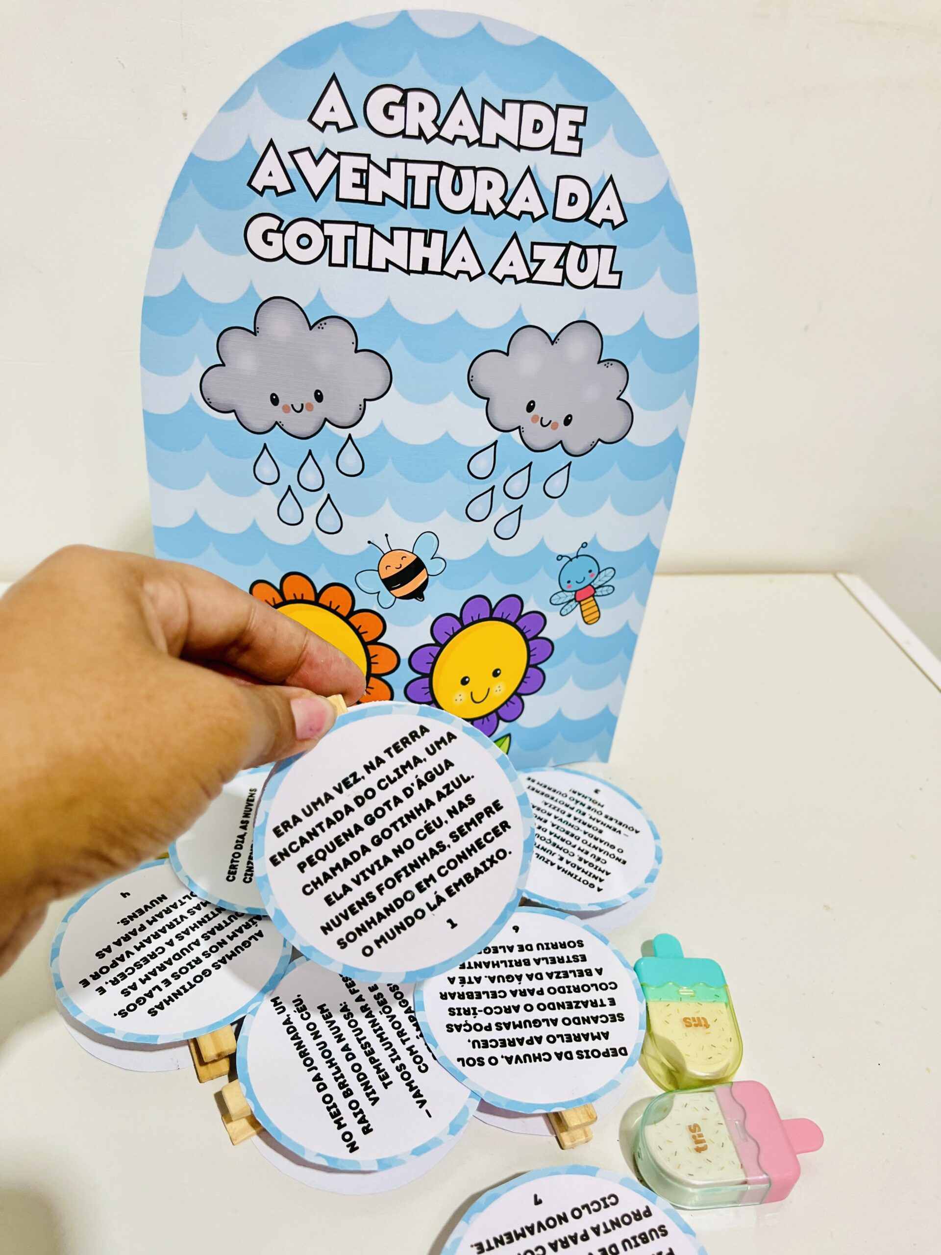 HISTÓRIA NA LUVA- A GRANDE AVENTURA DA GOTINHA AZUL